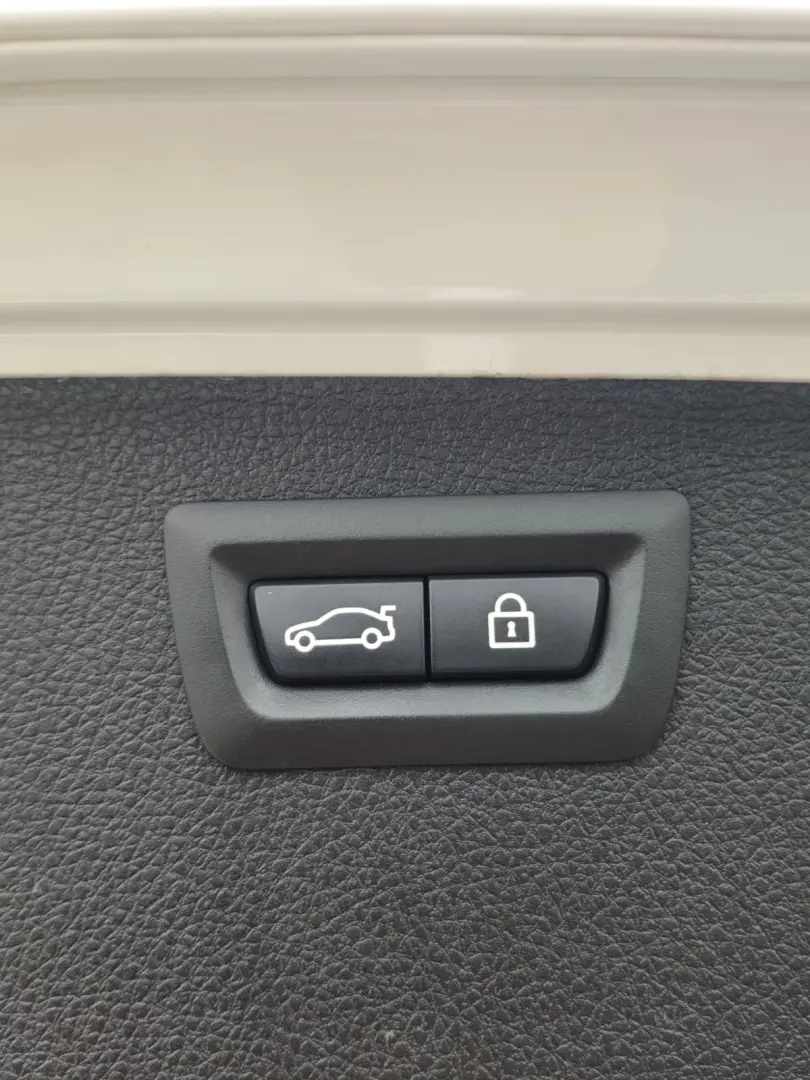 BMW 320D Sportline Facelift interior M