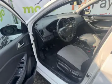 HYUNDAI I20 1.4 YES!