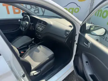 HYUNDAI I20 1.4 YES!