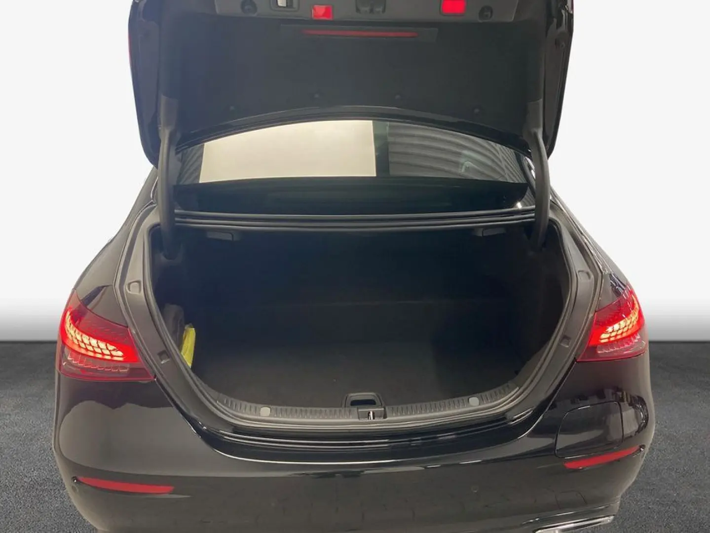 E 300 de 4M Avantgarde AHK Distro PANO Wide NIgh