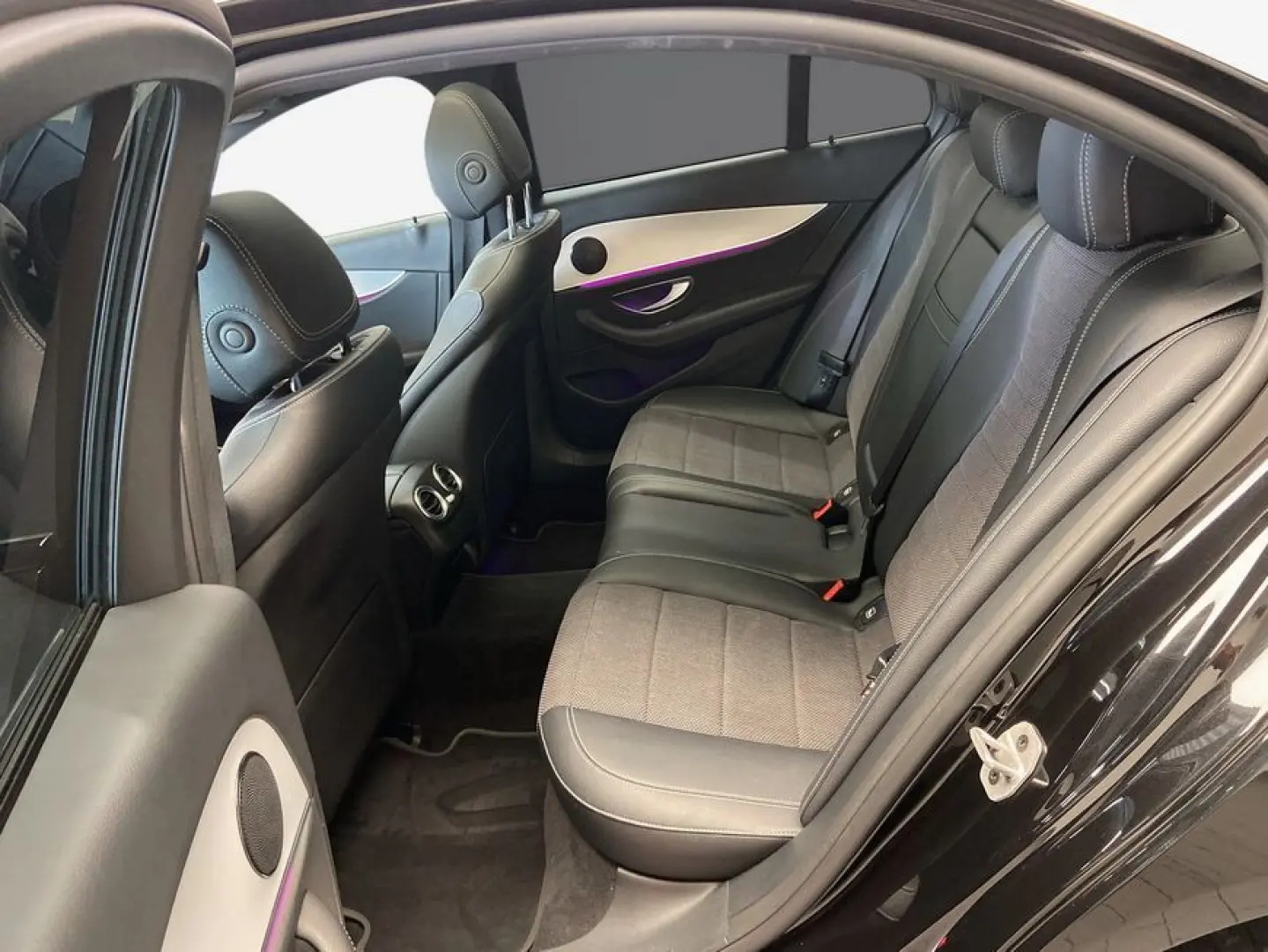 E 300 de 4M Avantgarde AHK Distro PANO Wide NIgh