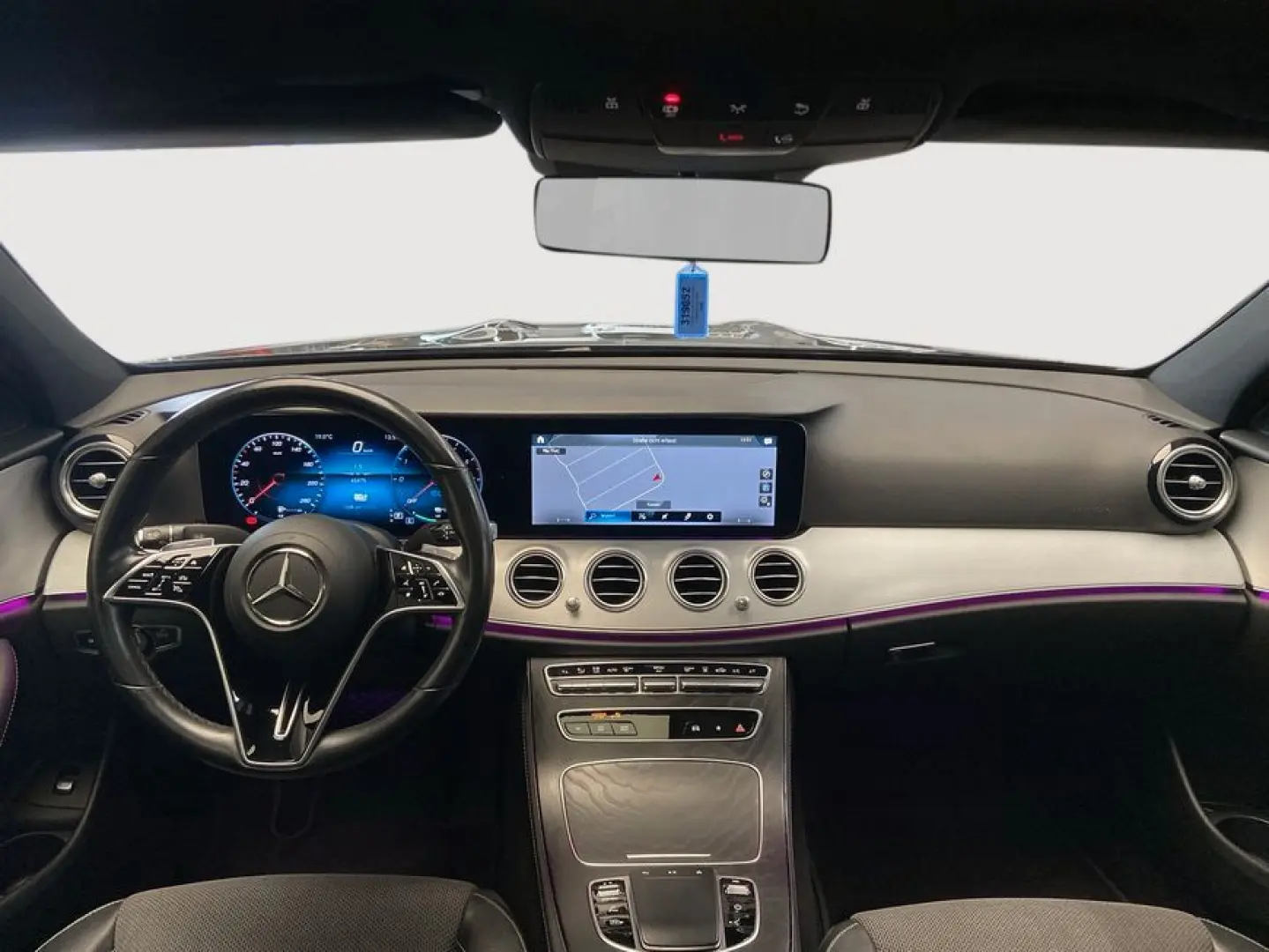 E 300 de 4M Avantgarde AHK Distro PANO Wide NIgh