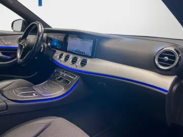 E 300 de 4M Avantgarde AHK Distro PANO Wide NIgh