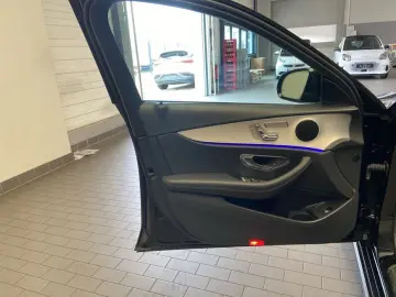 E 300 de 4M Avantgarde AHK Distro PANO Wide NIgh