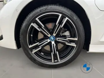 330e xDrive Limousine M Sportpaket 18  Schiebeda