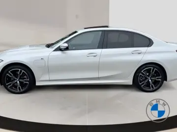 330e xDrive Limousine M Sportpaket 18  Schiebeda