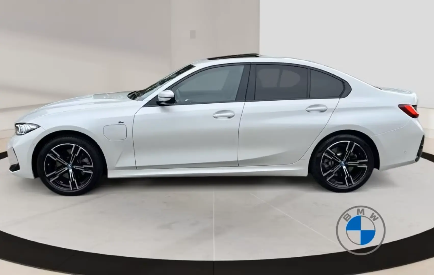 330e xDrive Limousine M Sportpaket 18  Schiebeda