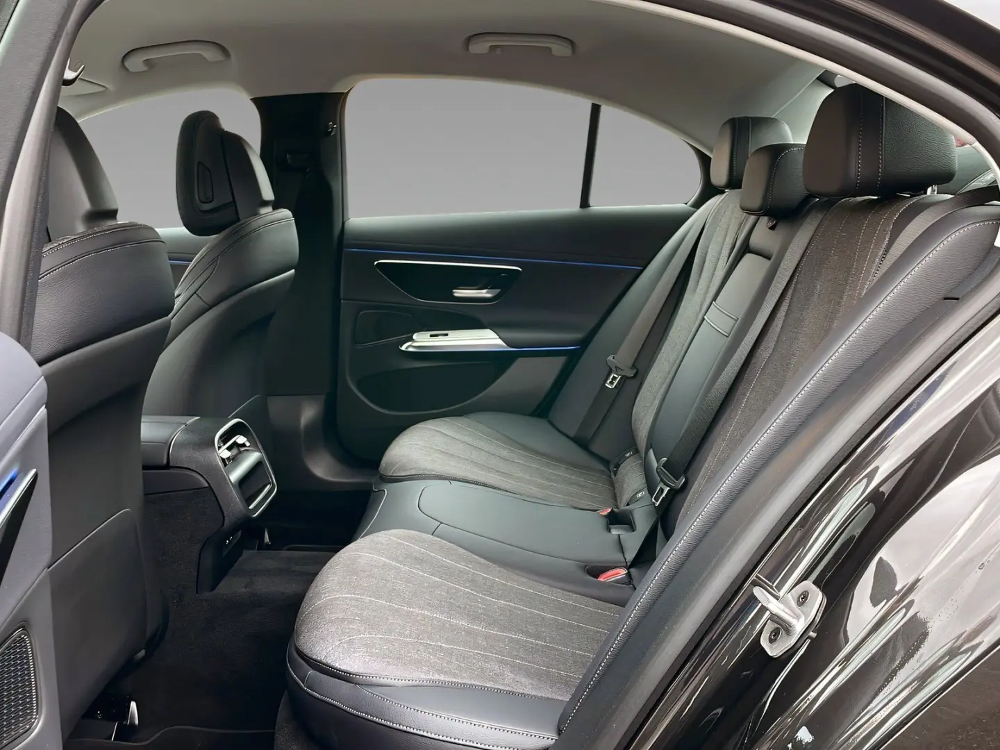 E 220 d AVANTGARDE LED MBUX DISTR LrHz DAB AHK