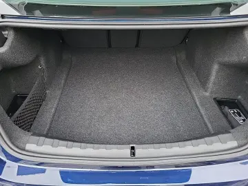 330i xDrive Lim M SPORT INDIVI TANSANITBLAU 360