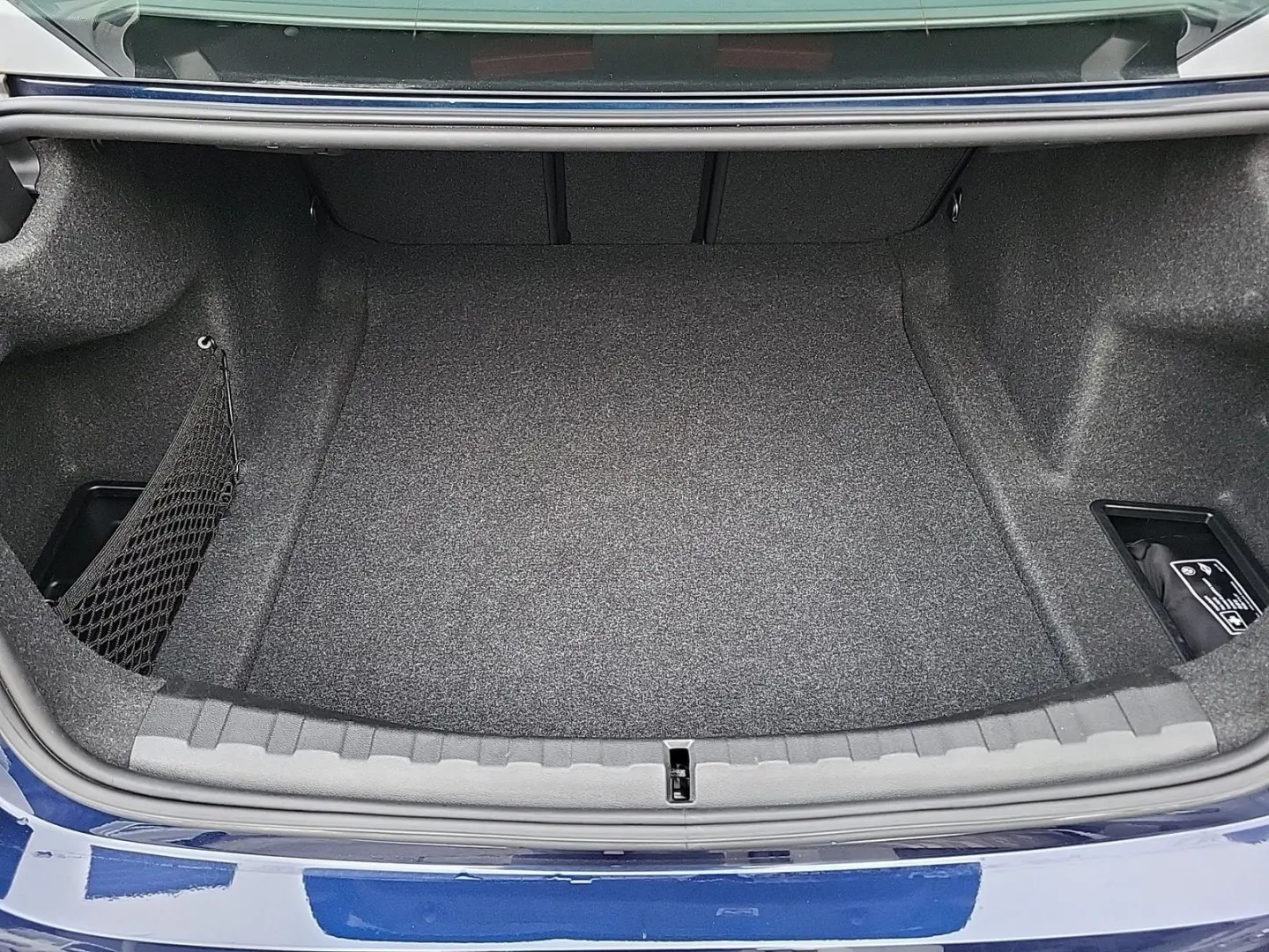 330i xDrive Lim M SPORT INDIVI TANSANITBLAU 360