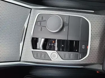 330i xDrive Lim M SPORT INDIVI TANSANITBLAU 360