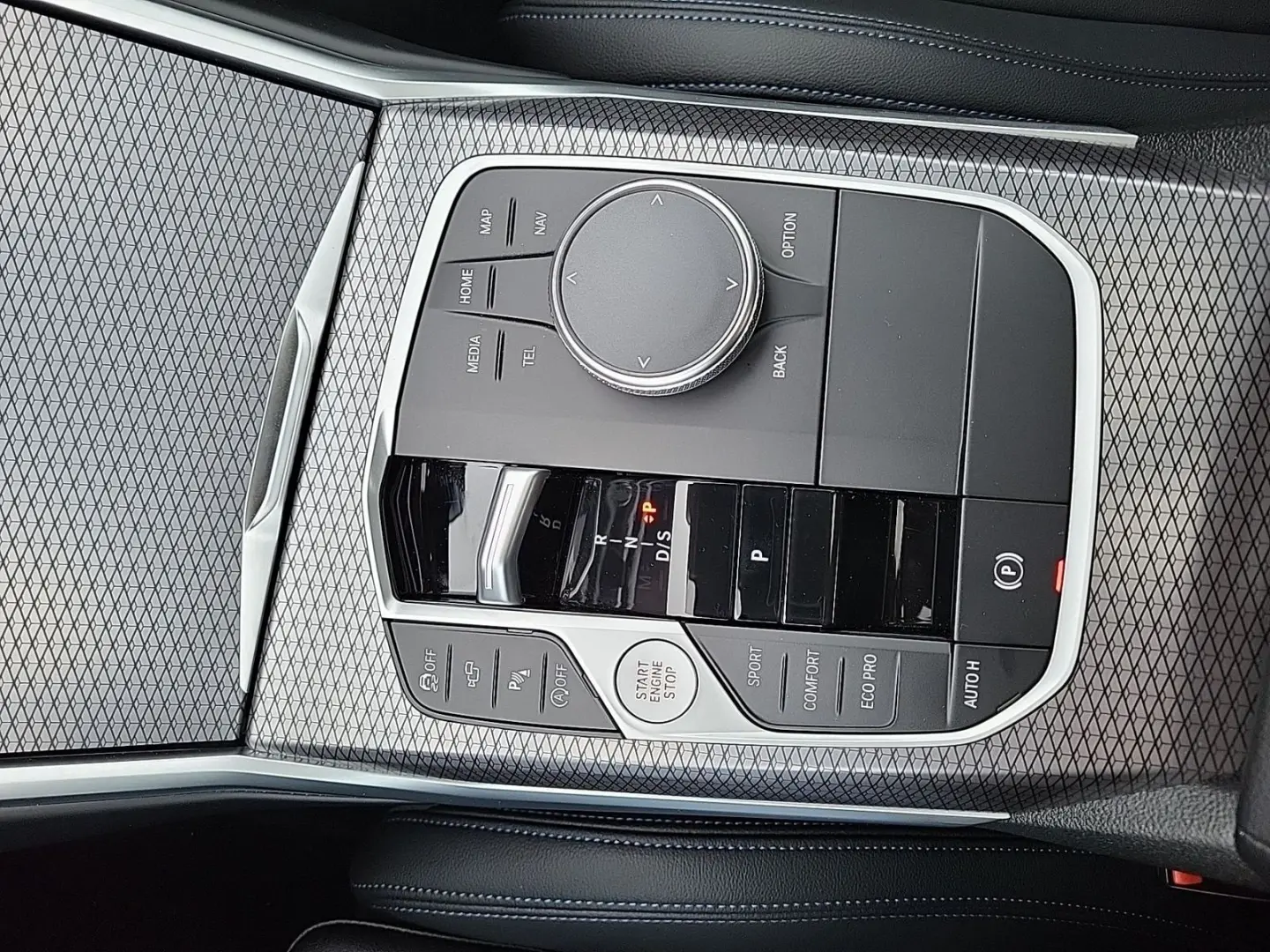 330i xDrive Lim M SPORT INDIVI TANSANITBLAU 360