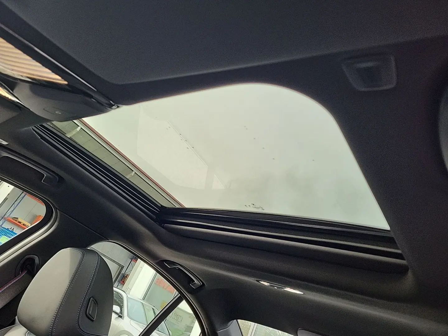 330i xDrive Lim M SPORT INDIVI TANSANITBLAU 360