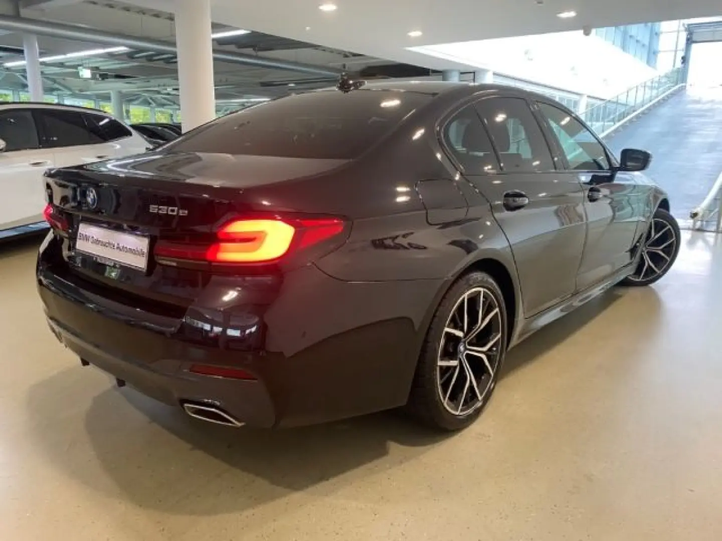 530 e xDrive Lim M Sportpaket Navi Leder LED Kom