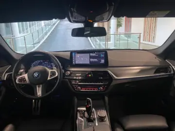 530 e xDrive Lim M Sportpaket Navi Leder LED Kom