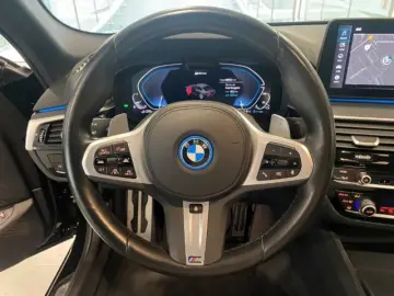 530 e xDrive Lim M Sportpaket Navi Leder LED Kom