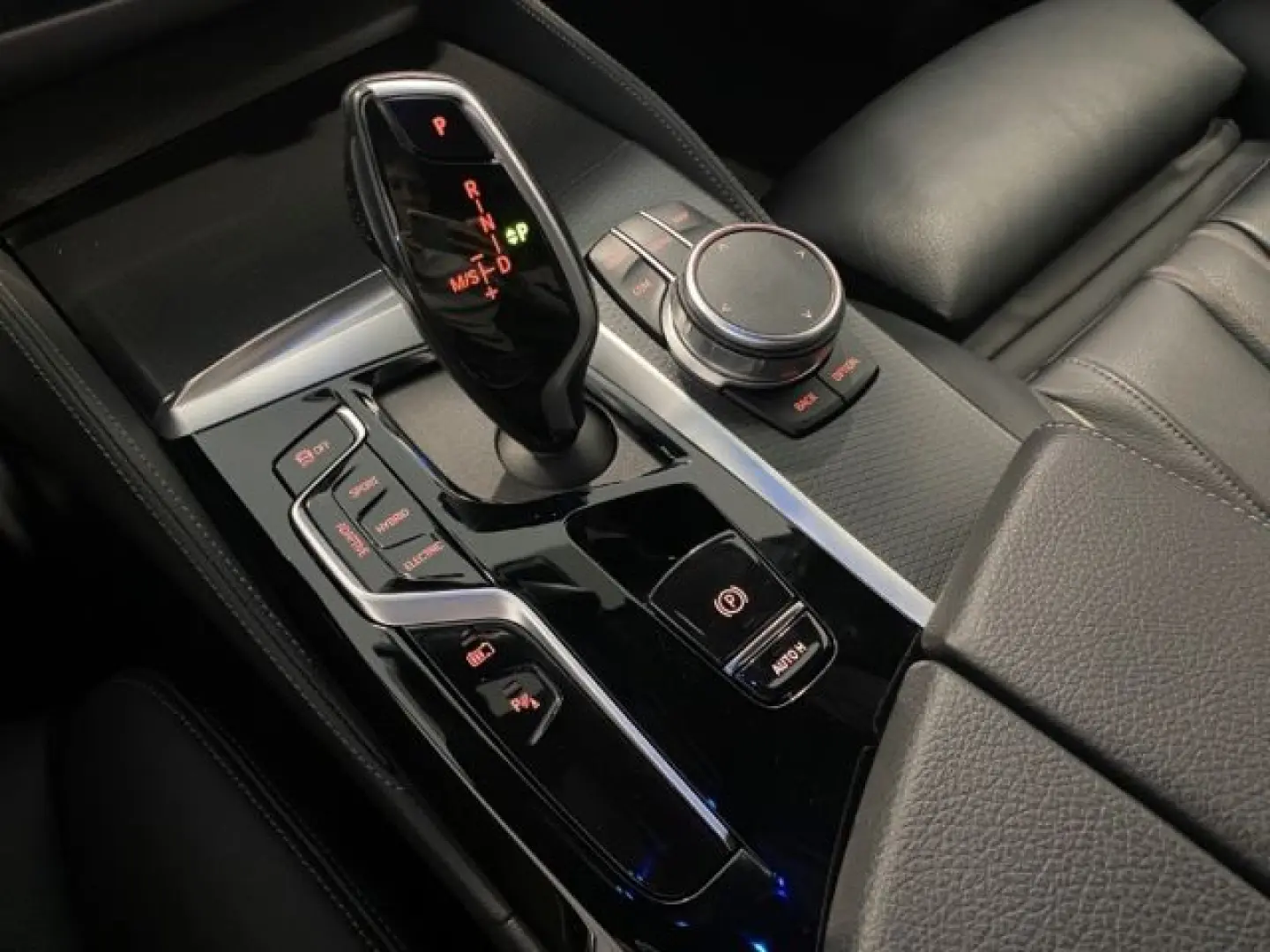 530 e xDrive Lim M Sportpaket Navi Leder LED Kom