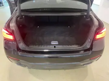 530 e xDrive Lim M Sportpaket Navi Leder LED Kom