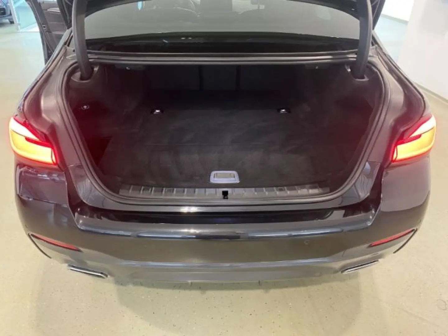 530 e xDrive Lim M Sportpaket Navi Leder LED Kom