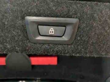 530 e xDrive Lim M Sportpaket Navi Leder LED Kom