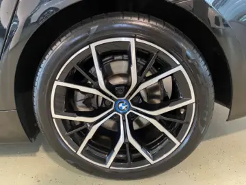 530 e xDrive Lim M Sportpaket Navi Leder LED Kom