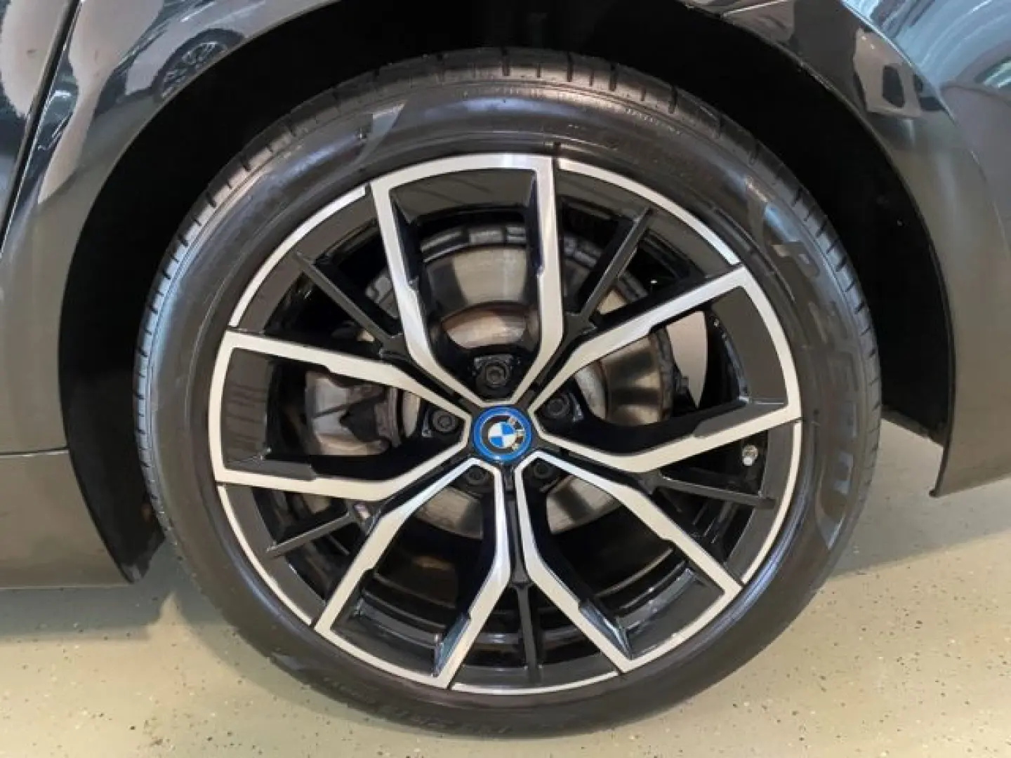 530 e xDrive Lim M Sportpaket Navi Leder LED Kom