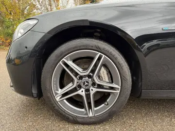 E 300 e AMG Line 4Matic CAR-PLAY RFK NAVI SITZH