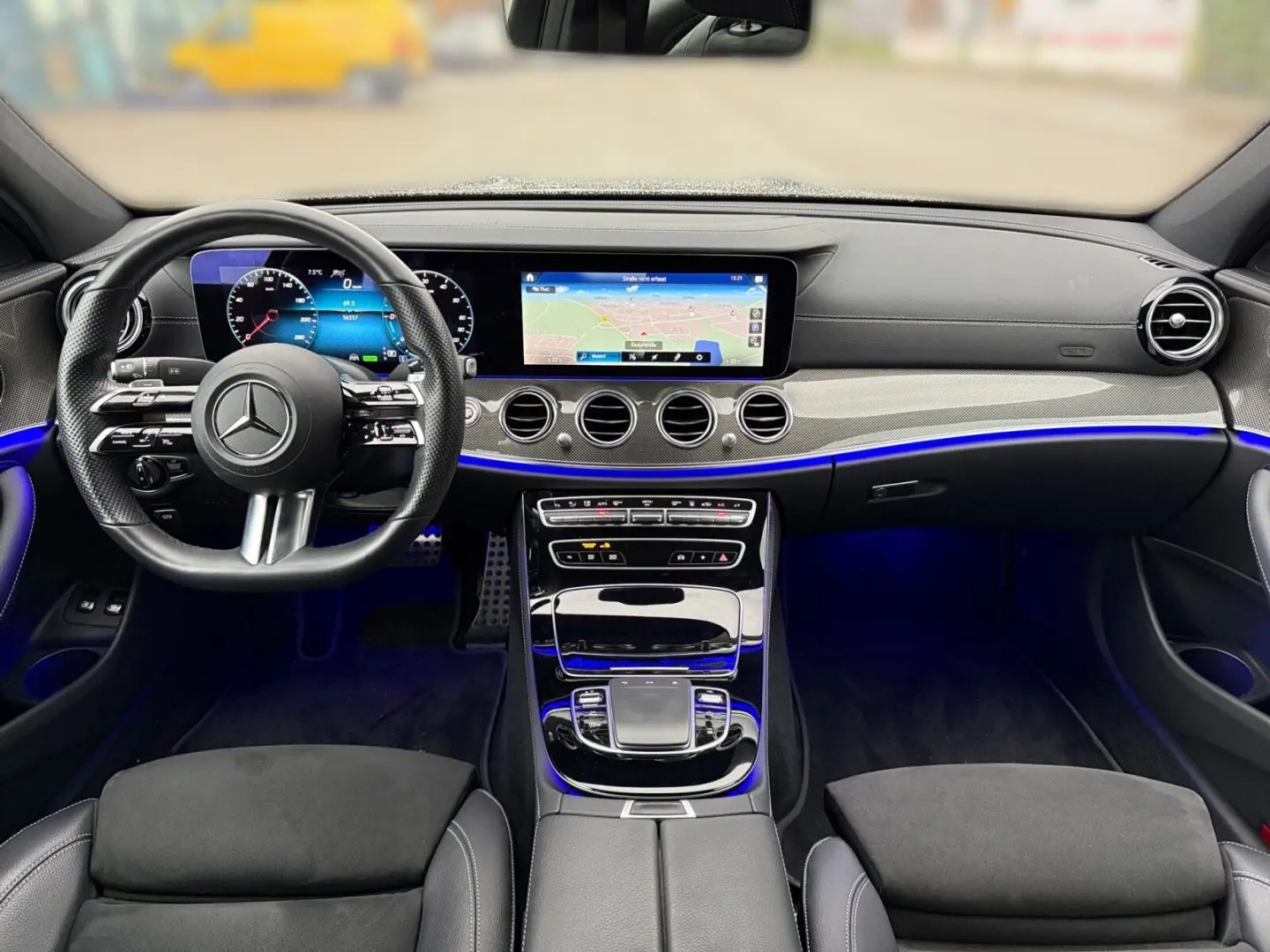 E 300 e AMG Line 4Matic CAR-PLAY RFK NAVI SITZH