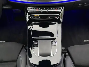 E 300 e AMG Line 4Matic CAR-PLAY RFK NAVI SITZH