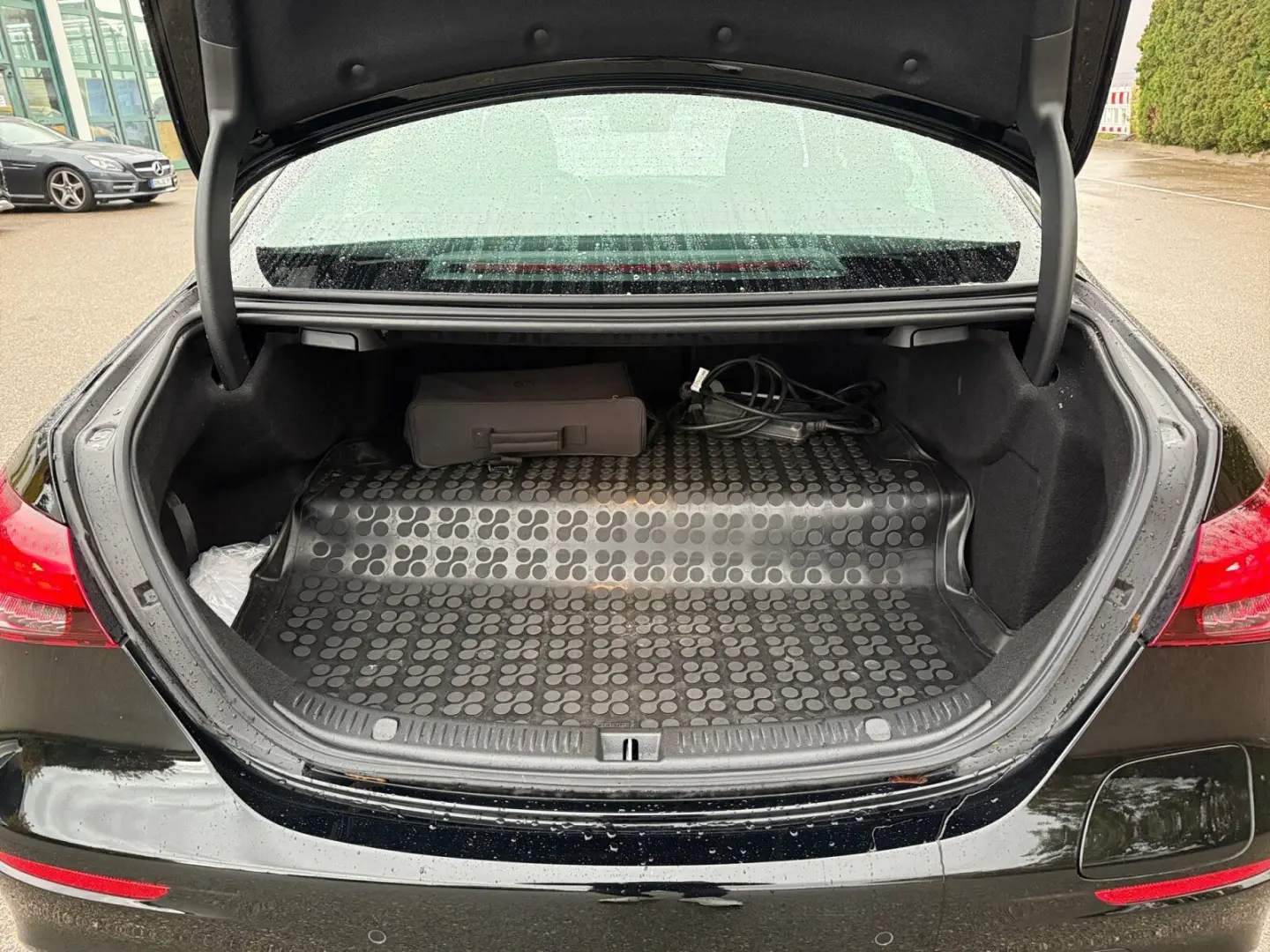 E 300 e AMG Line 4Matic CAR-PLAY RFK NAVI SITZH