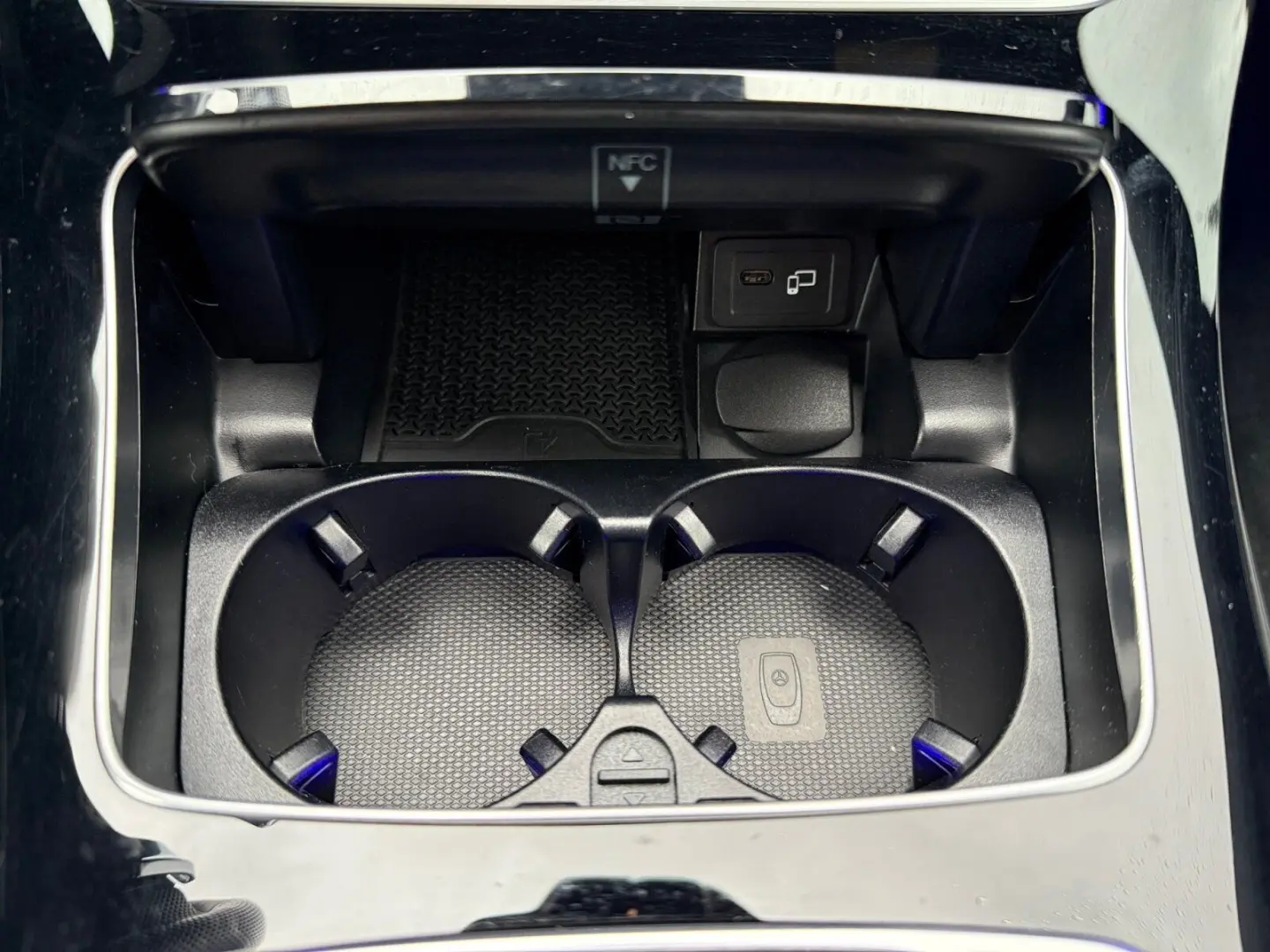 E 300 e AMG Line 4Matic CAR-PLAY RFK NAVI SITZH