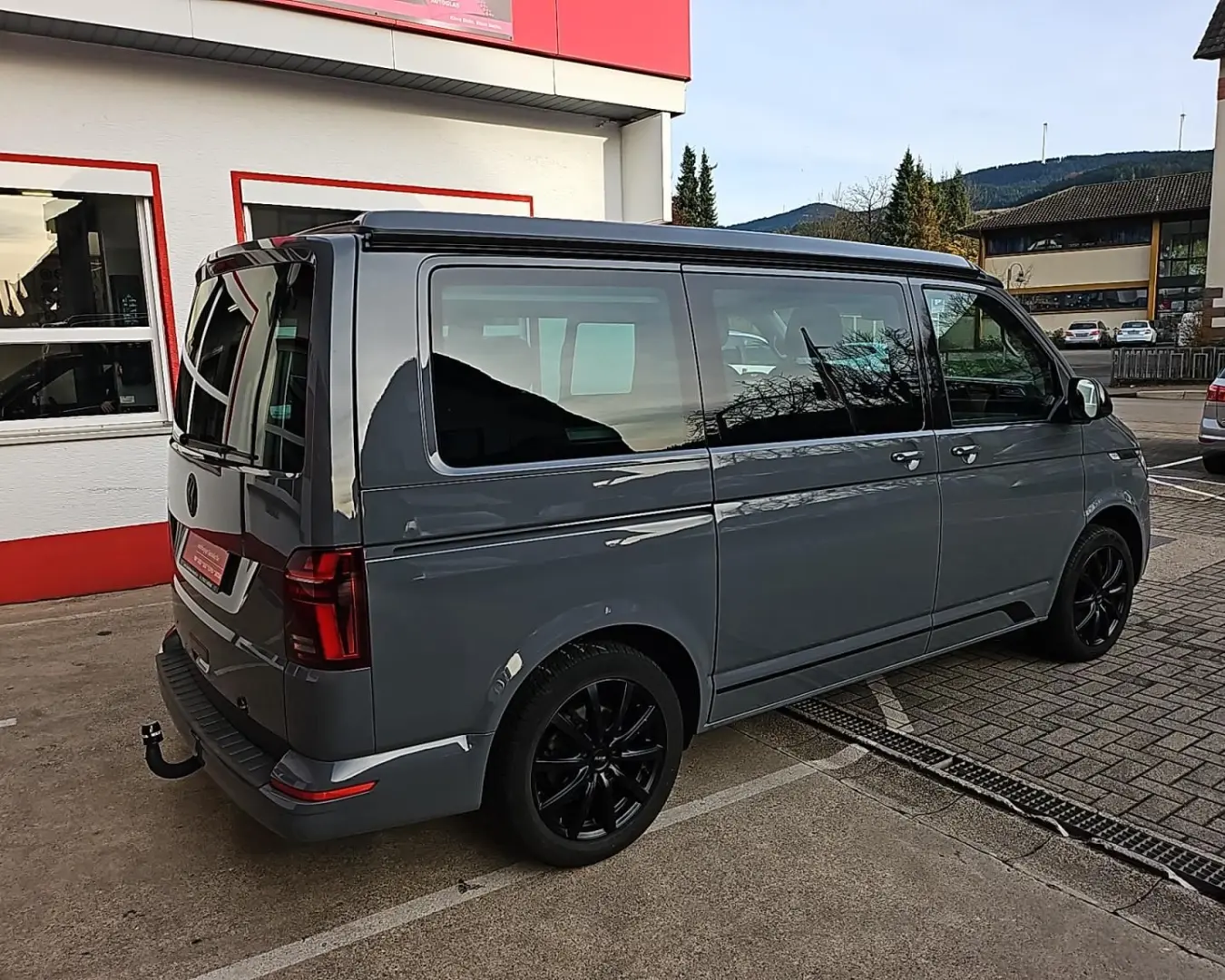 T6.1 California California Beach Camper Edition