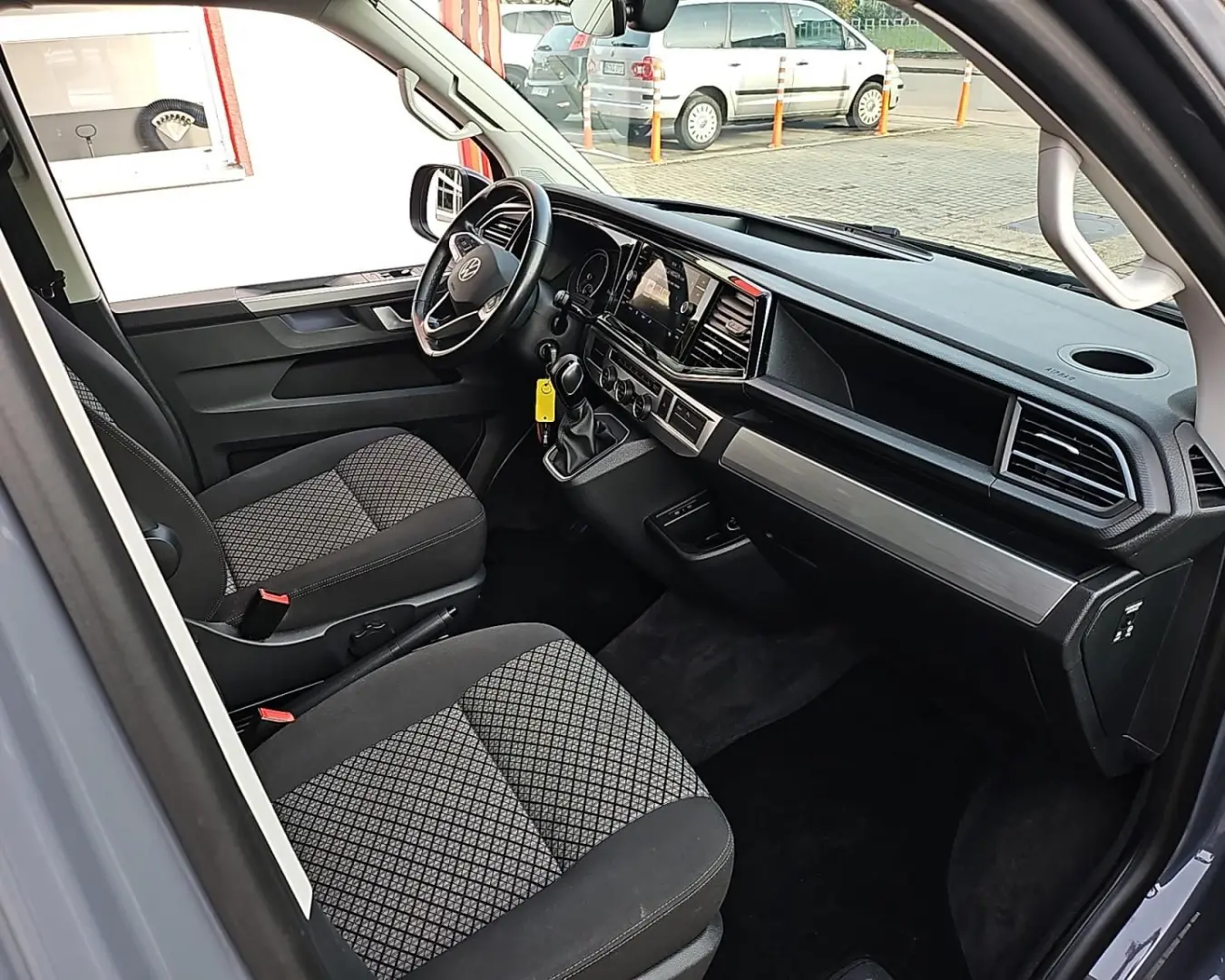 T6.1 California California Beach Camper Edition