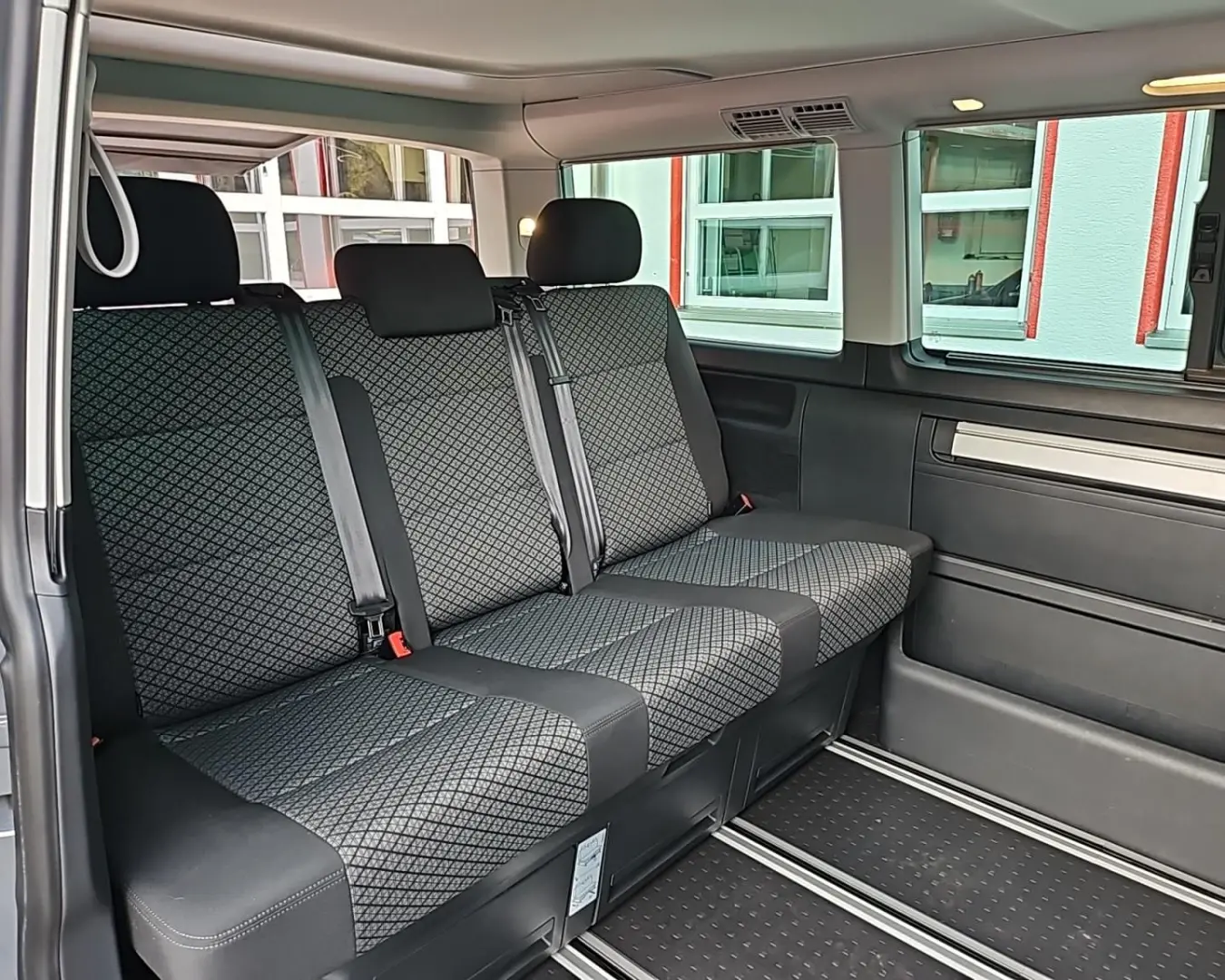 T6.1 California California Beach Camper Edition