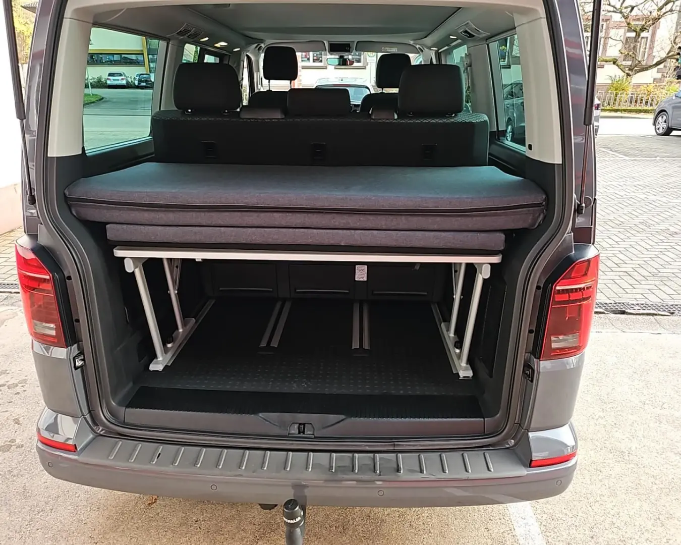 T6.1 California California Beach Camper Edition