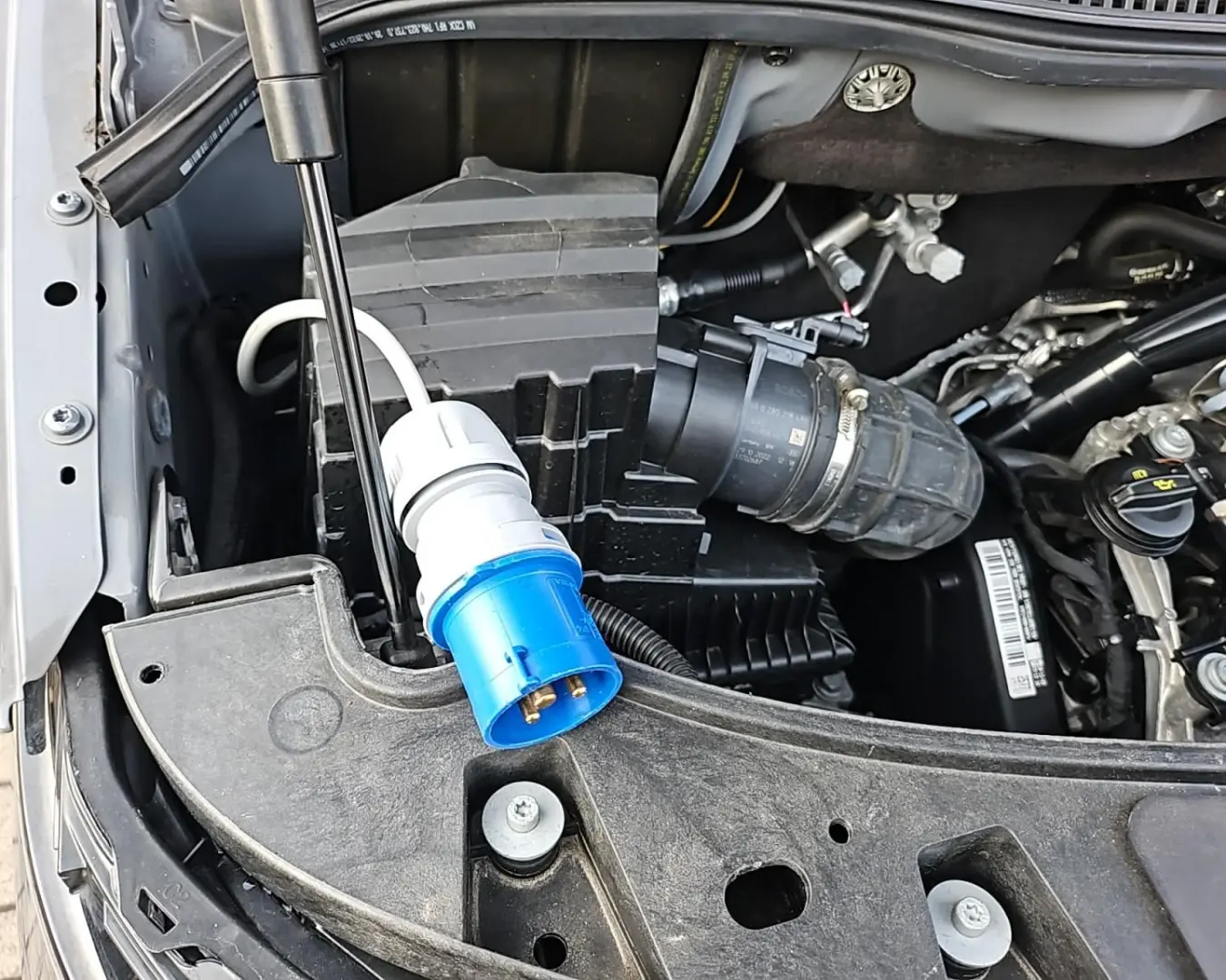 T6.1 California California Beach Camper Edition