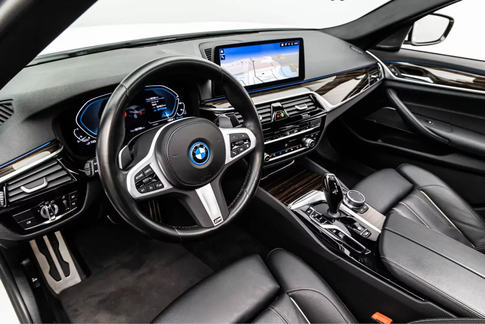 545e xDRIVE LIMOUSINE M SPORT SHADOW 19 eGSD H&K