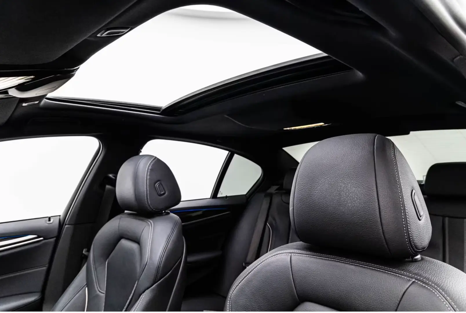 545e xDRIVE LIMOUSINE M SPORT SHADOW 19 eGSD H&K