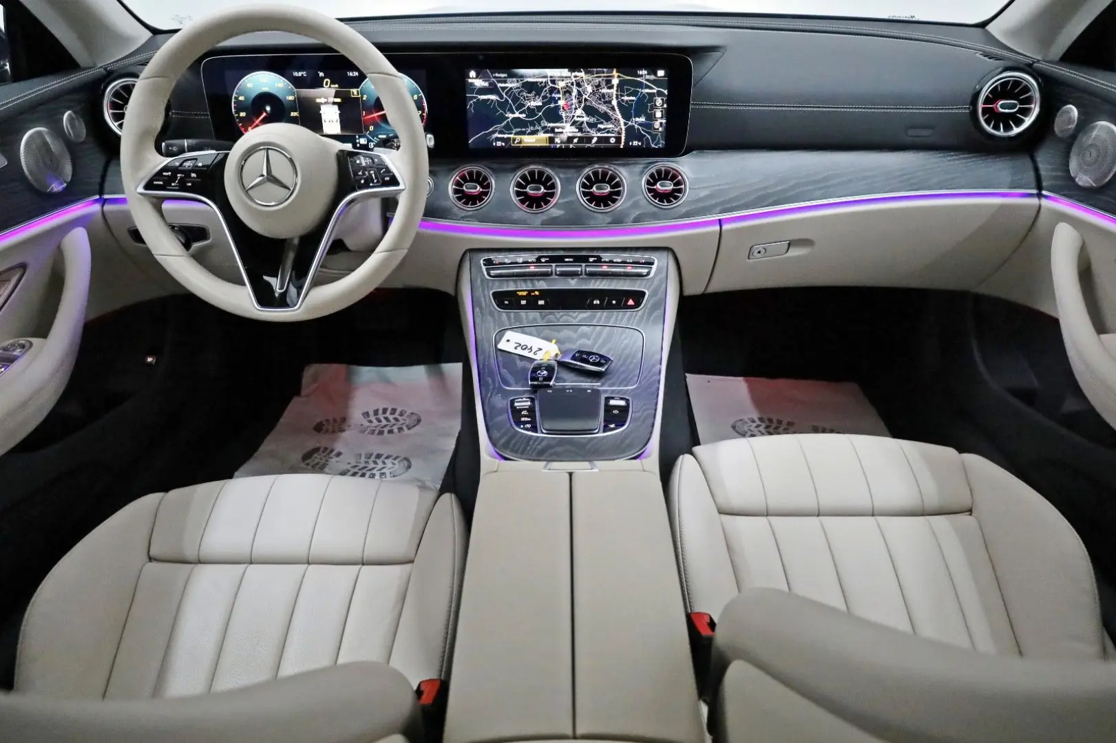 E 200 Coupe  Avantgarde  SH Kamera ACC Panorama