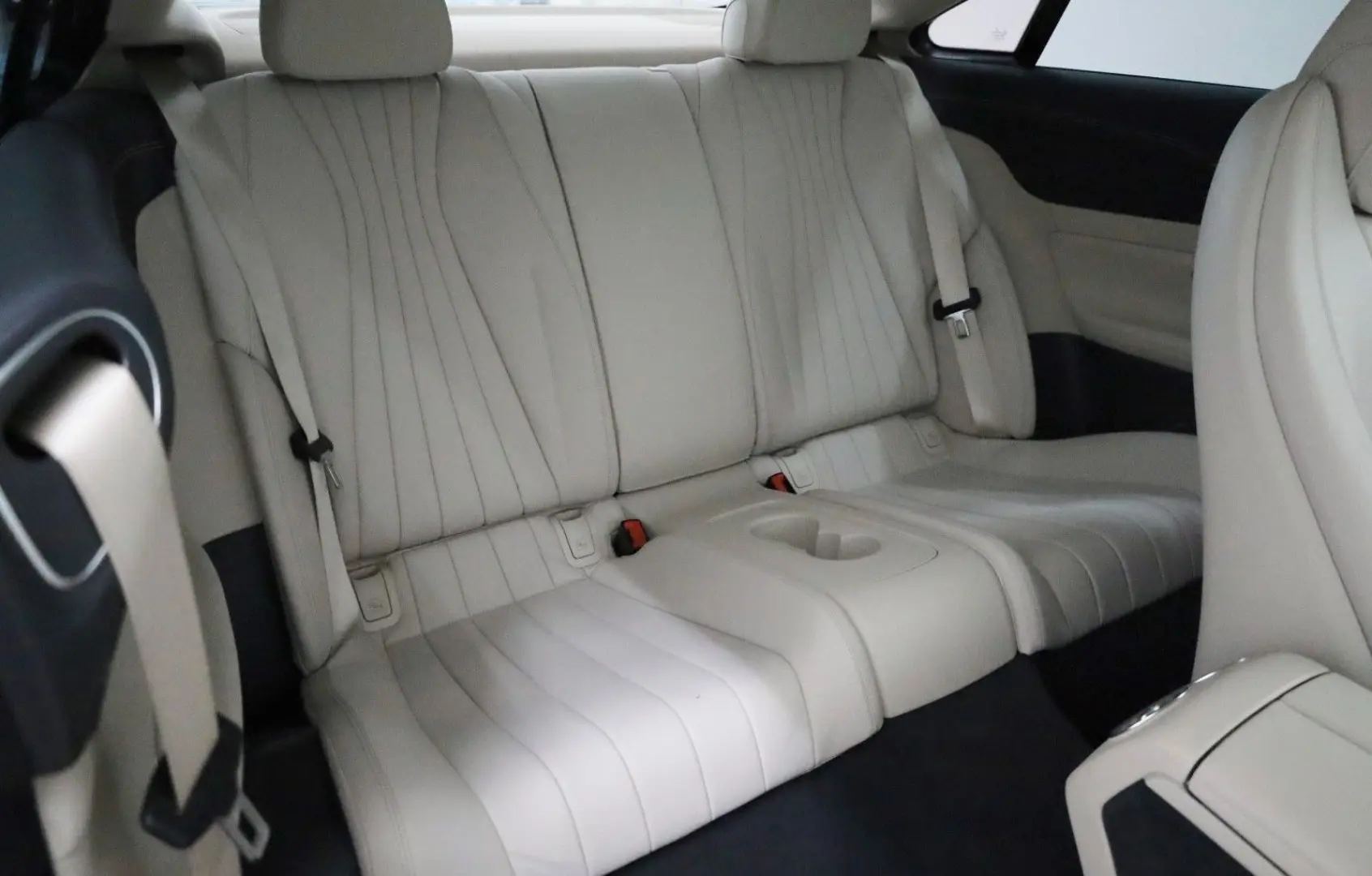 E 200 Coupe  Avantgarde  SH Kamera ACC Panorama