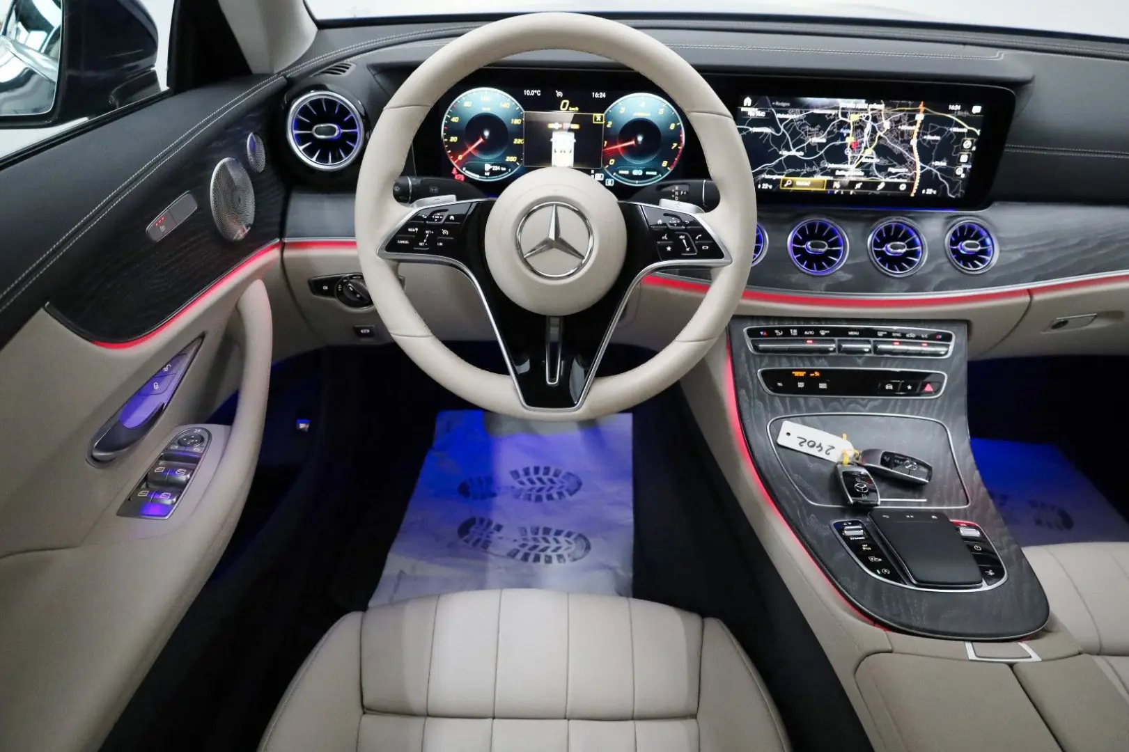 E 200 Coupe  Avantgarde  SH Kamera ACC Panorama