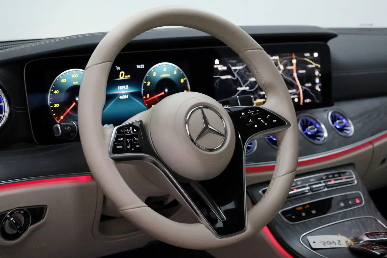 E 200 Coupe  Avantgarde  SH Kamera ACC Panorama