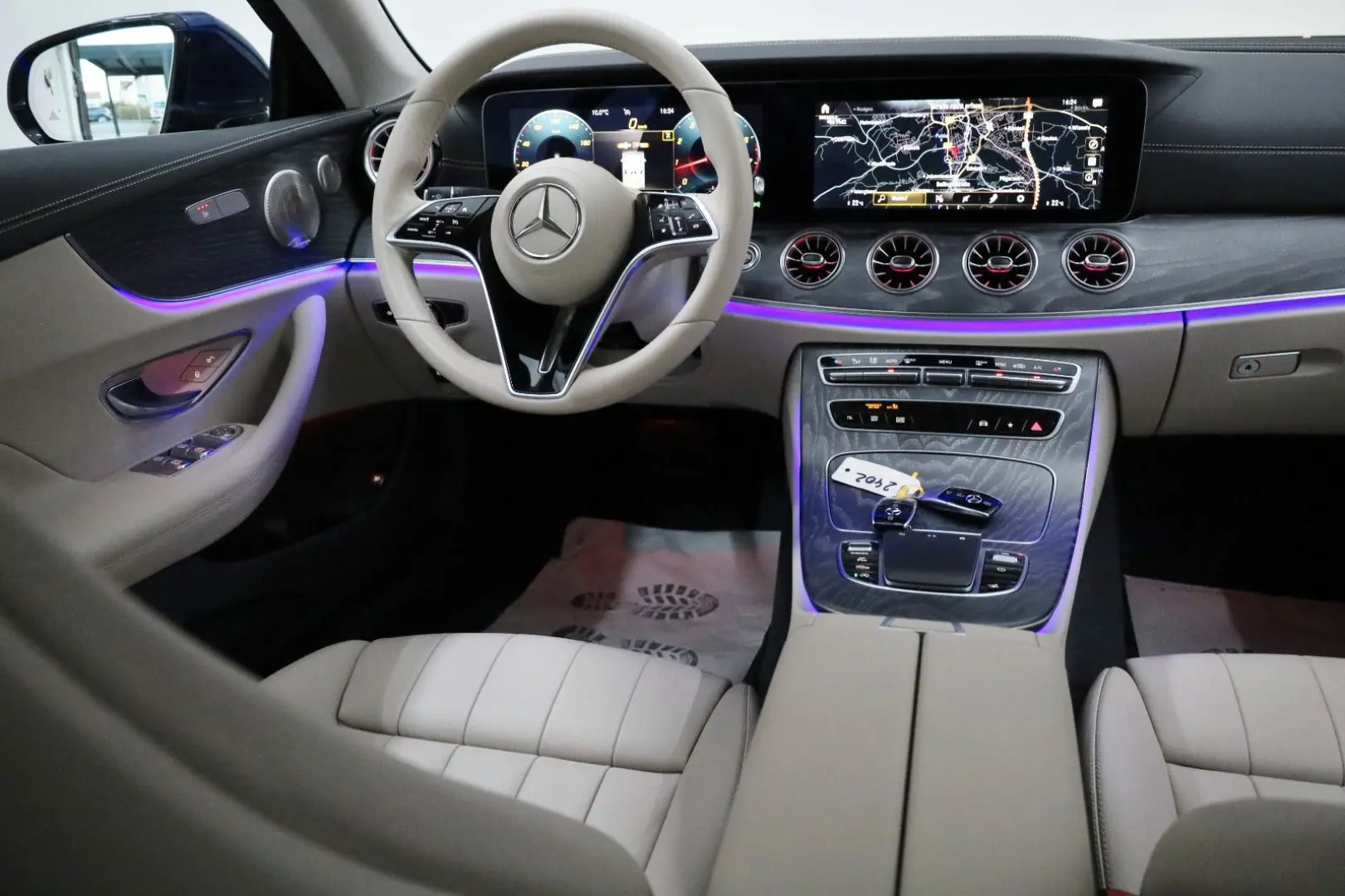 E 200 Coupe  Avantgarde  SH Kamera ACC Panorama