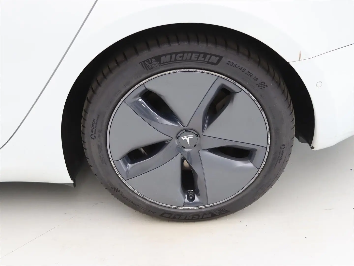 Model 3 Standard RWD Plus [ AUTOPILOT 60 kWh PRE