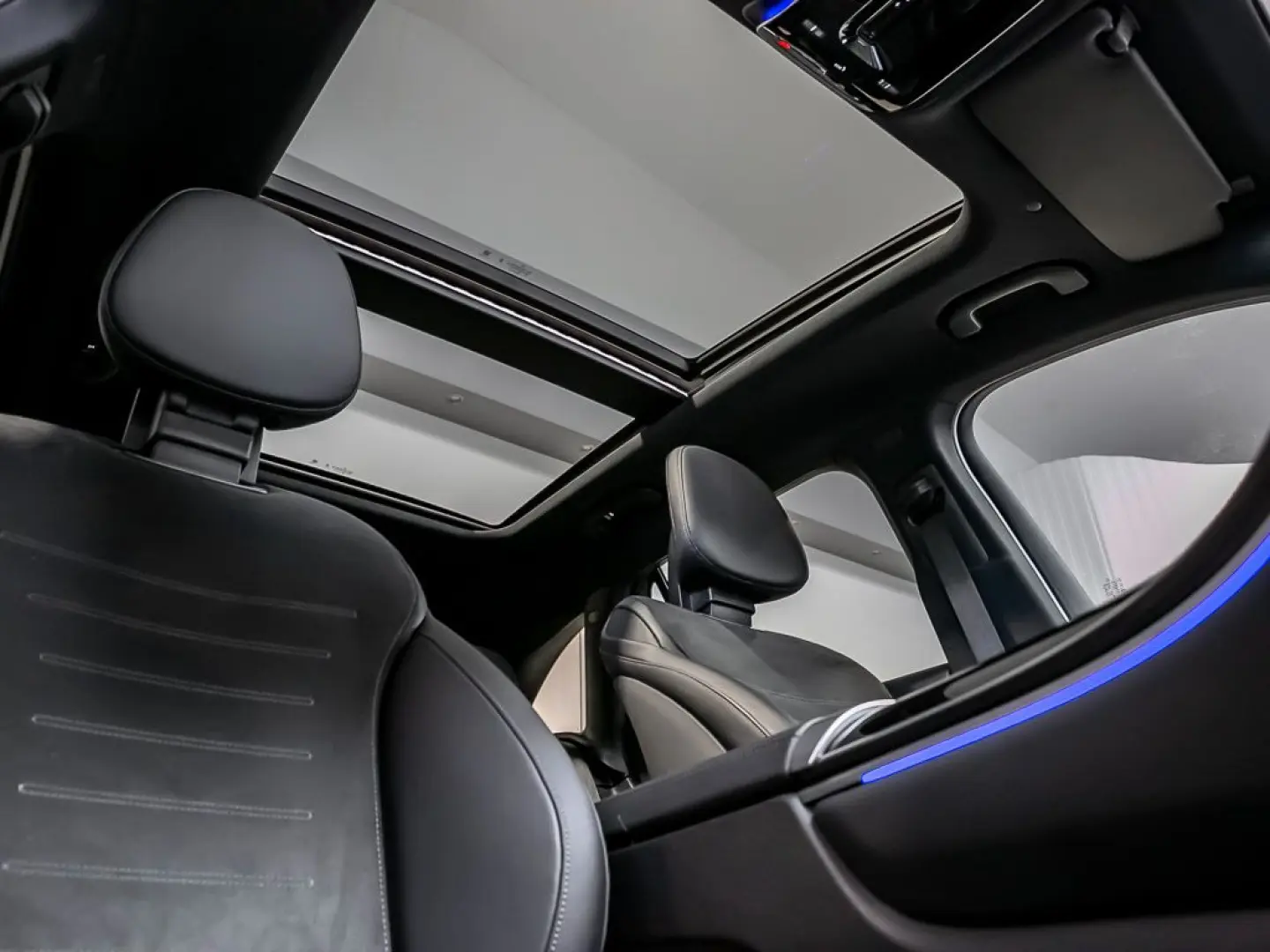 GLC 200 AMG PANO AHK STANDHZG MEMORY TOTWINKEL