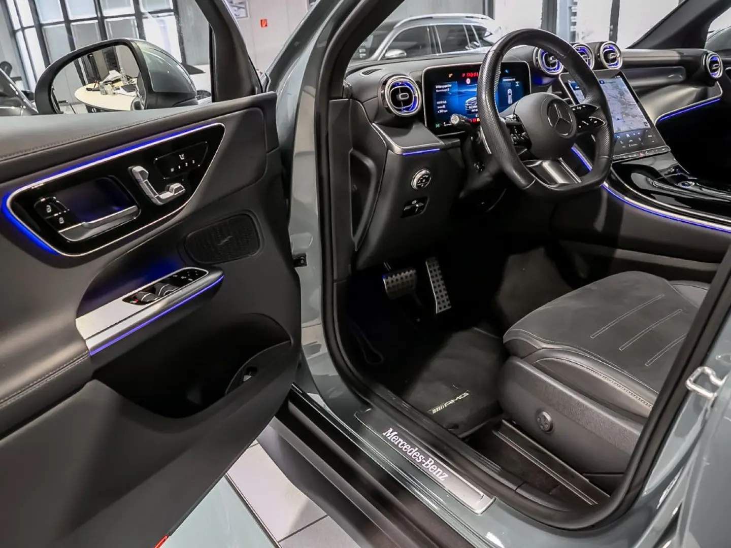 GLC 200 AMG PANO AHK STANDHZG MEMORY TOTWINKEL