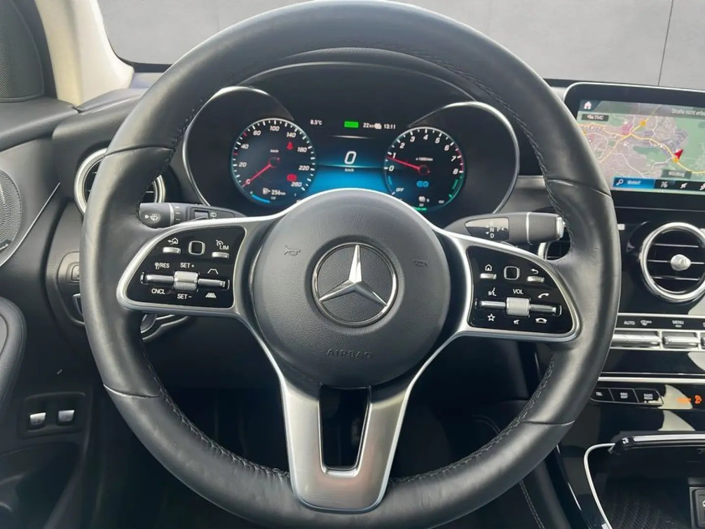 GLC 300 e 4M Night AHK Sound 360  Pano Distro