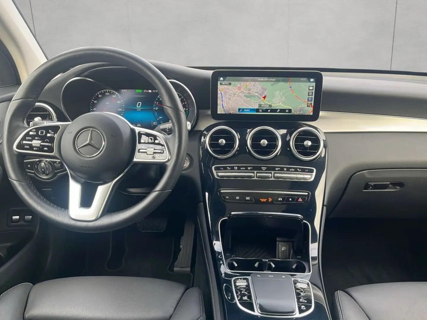 GLC 300 e 4M Night AHK Sound 360  Pano Distro