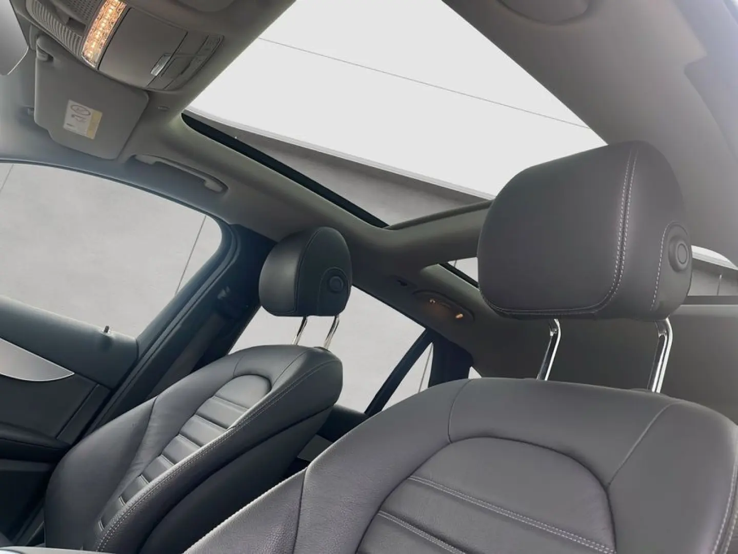 GLC 300 e 4M Night AHK Sound 360  Pano Distro