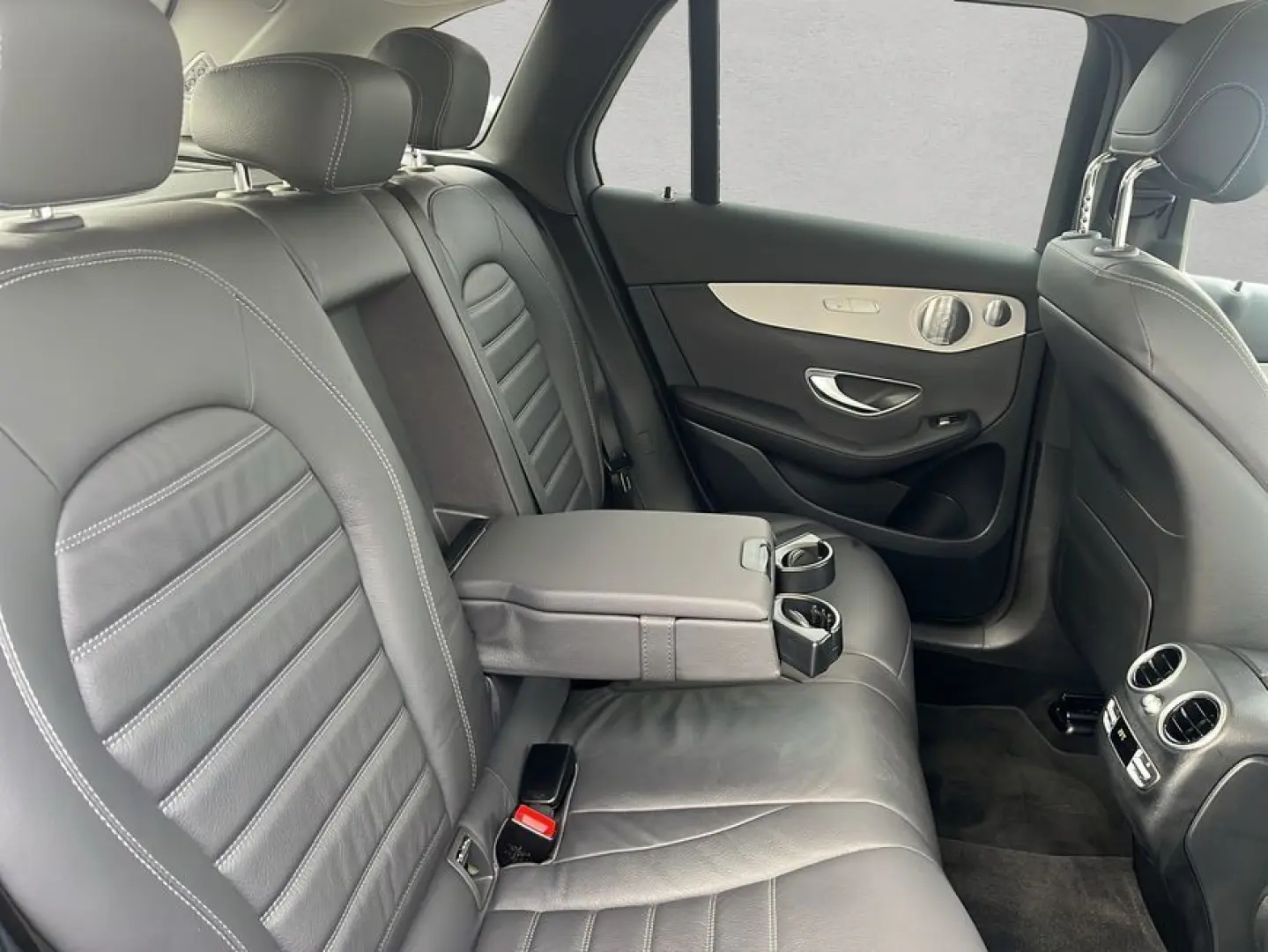 GLC 300 e 4M Night AHK Sound 360  Pano Distro